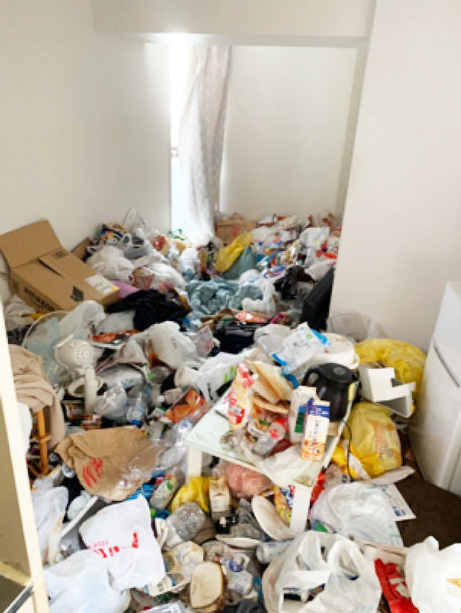 ゴミが溢れた部屋