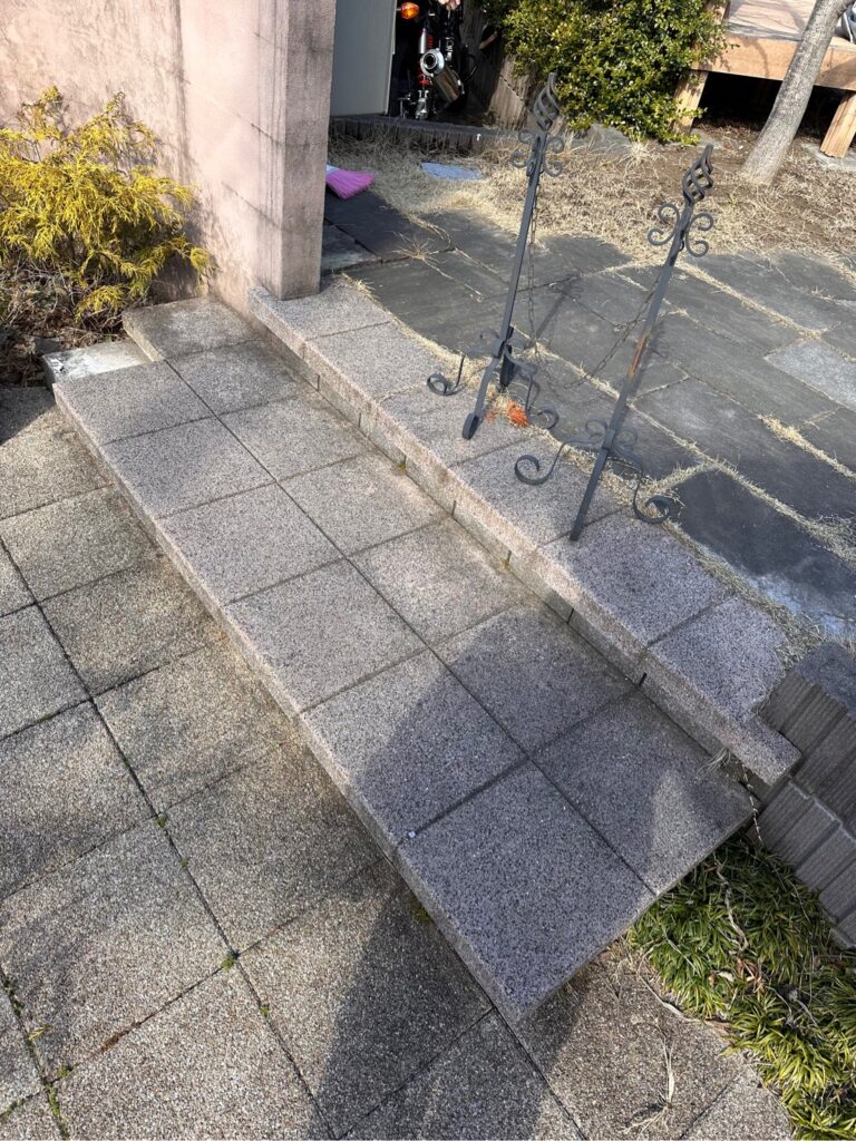 階段の汚れ　北本紙業