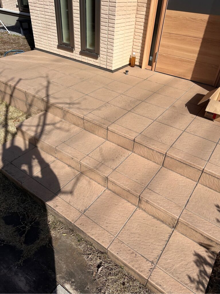 階段タイルの汚れ洗浄　東大阪市