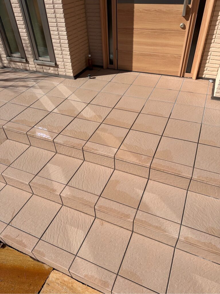 階段タイルの汚れ洗浄　東大阪市