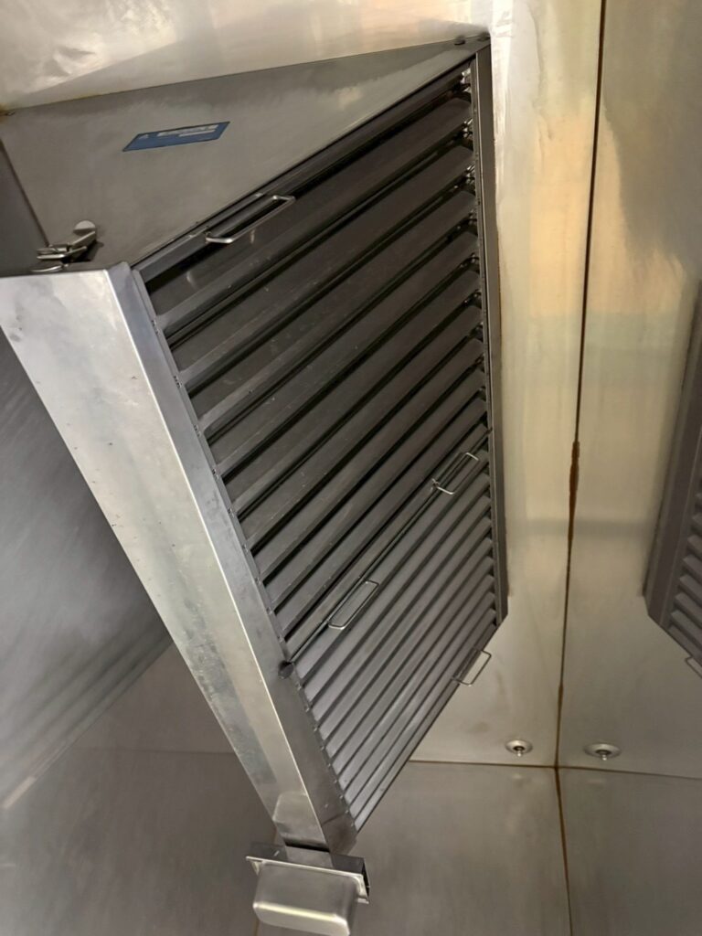 レンジフード、換気扇汚れ　大阪市