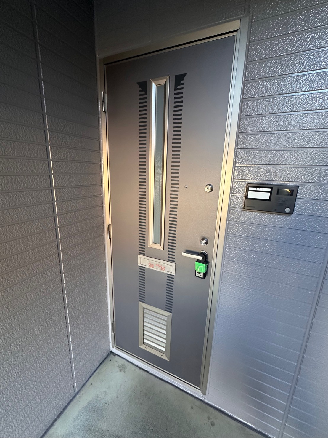 東大阪市　アルミ扉の洗浄