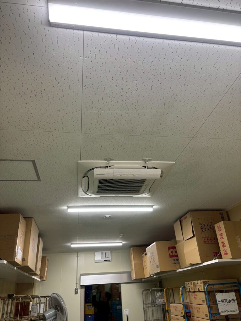 天井のカビを取り除く 東大阪 美装